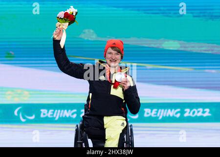 Yanqing / Medal Plaza (China) / National Alpine Center / 06.03.2022 Medaillenverleihung / para Ski Alpin: FORSTER, Anna-Lena (GER) vom BRSV Radolfzell ( Stockfoto