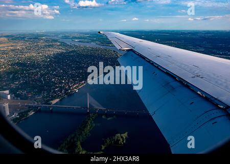 Brücke über den Dnepr in Kiew Blick von oben. Stockfoto