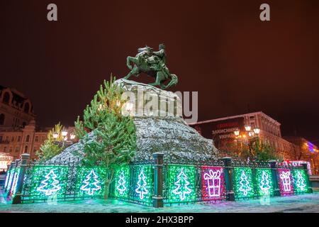 KIEW, Ukraine - 29,2019. Dezember: Denkmal für Bogdan Khmelnyzky auf dem Sofia-Platz in Kiew. Stockfoto