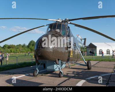 REGION MOSKAU, FLUGPLATZ CHERNOE 22. Mai 2021: mi-4 Hubschrauber das Luftfahrtfestival Sky, Theorie und Praxis. Stockfoto