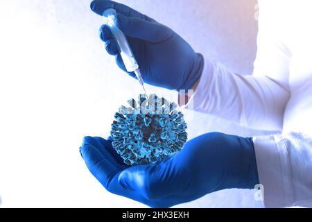 Der Arzt geimpft das Virus mit einer Spritze. Nachbearbeitung. 3D Rendern Stockfoto