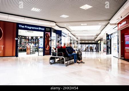 Epsom Surrey London, Großbritannien, März 9 2022, People Inside Shopping Mall Stockfoto