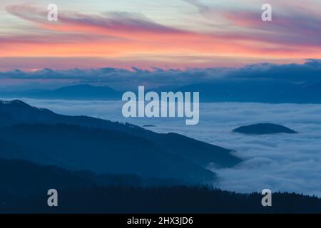 Blick auf die Mala- und Velka Fatra-Gebirge in der Region Turiec, Slowakei. Stockfoto