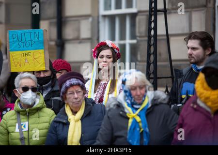 Edinburgh, Großbritannien. 9. März 2022. Schottische Künstler für die Ukraine Demonstration gegen die russische Invasion protestieren im russischen Konsulat in Edinburgh. Schottland Bild: Pako Mera/Alamy Live News Stockfoto