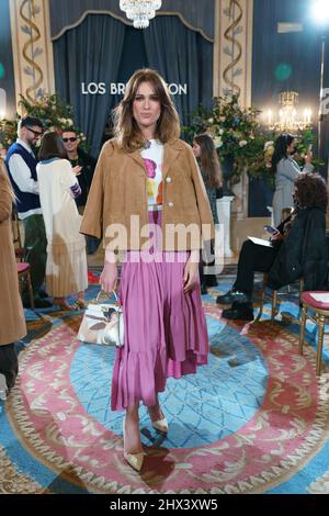 Madrid, Spanien. 09. März 2022. Mar Saura besucht die Front Row in der Originalgarderobe der Los Bridgerton Fashion Show-Serie während der Mercedes Benz Fashion Week Madrid im Teatro Real in Madrid. Kredit: SOPA Images Limited/Alamy Live Nachrichten Stockfoto