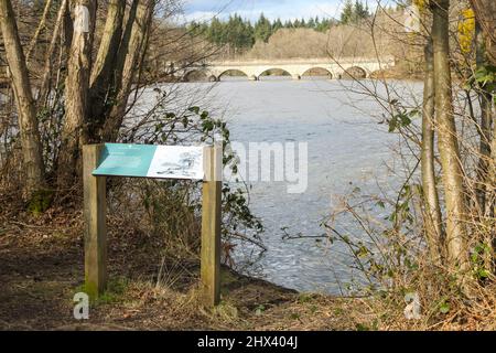 The Five Arch Bridge at Virginia Water Lake, Windsor Great Park, Surrey, März 2022 Stockfoto