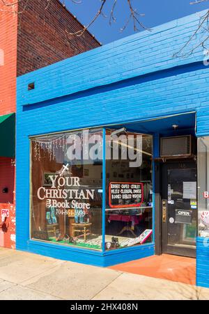 GASTONIA, NC, USA-3 MARCH 2022: Your Christian Book Store, showing facade and entrance. Stockfoto