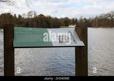 Der Angeltempel am Virginia Water Lake, Windsor Great Park, Surrey, England, Großbritannien, März 2022 Tag Stockfoto