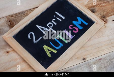 Autismus auf Tafel geschrieben, 2. April Welt Autismus Tag Stockfoto