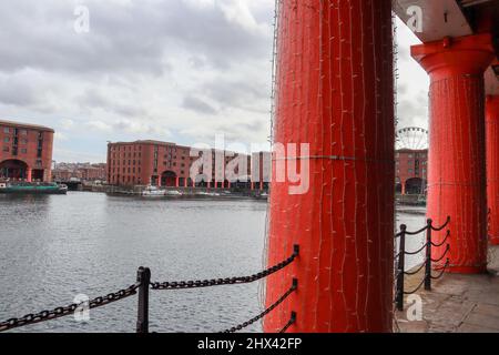 Blick über das Dock am Royal Albert Dock, Liverpool Stockfoto