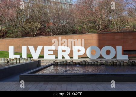 Bold Liverpool Schild an Liverpool One Stockfoto