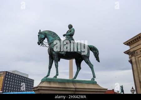 Statue von Prinz Albert außerhalb St Georges Hall, Liverpool Stockfoto