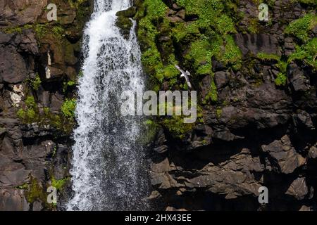 Wasserfall Mulafossur, Gasaldur, Insel Vagar, Färöer, Dänemark. Stockfoto