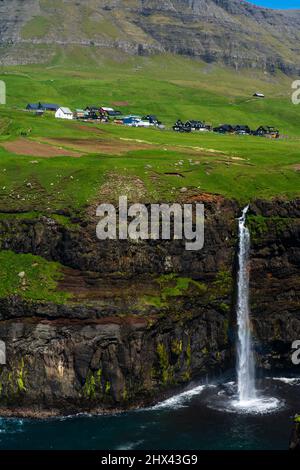 Wasserfall Mulafossur, Gasaldur, Insel Vagar, Färöer, Dänemark. Stockfoto