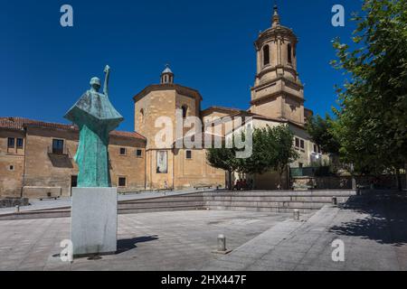 Kirche des Klosters Santo Domingo de Silos. Die in der Abtei lebenden Mönche singen während der Messe gregorianische Gesänge. Burgos. Spanien. Stockfoto