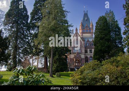 Königswinter, Deutschland 7. März 2022, Blick auf das märchenhafte Schloss Drachenburg bei Königswinter Stockfoto