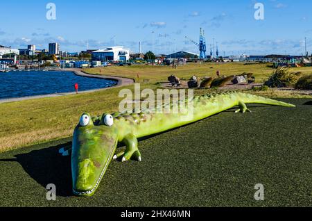 Cardiff Bay und das berühmte Roald Dahl enorme Krokodil an einem sonnigen Septembernachmittag Stockfoto