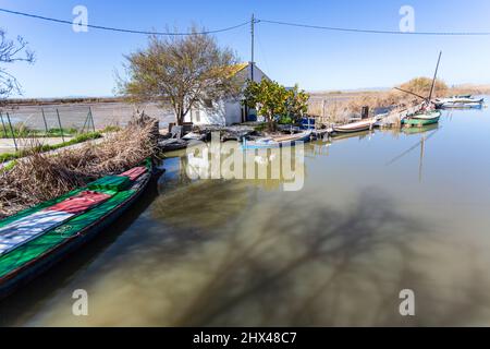 Boote in Carrera de La Reina, El Palmar, Provinz Valencia, Spanien Stockfoto