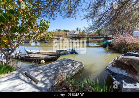 Boote in Carrera de La Reina, El Palmar, Provinz Valencia, Spanien Stockfoto