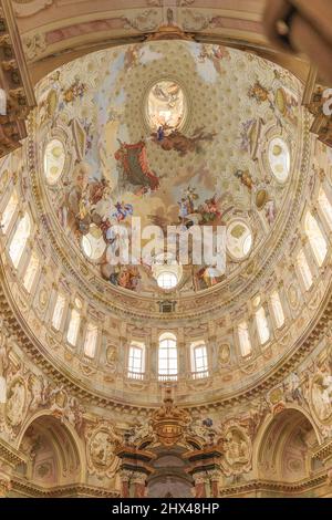 Vicoforte, Italien - 5. März 2022: Architekturansicht des Heiligtums von Vicoforte in Norditalien sind keine Menschen sichtbar. Hintergrund ist ein wolkig Himmel. Stockfoto