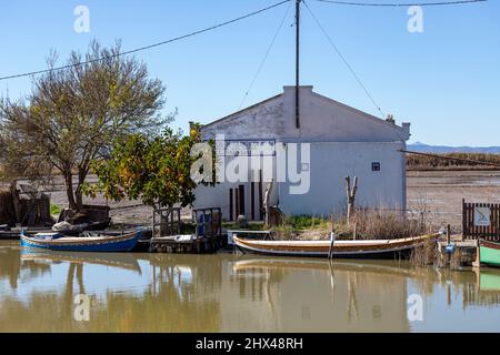 Boote in Carrera de La Reina, El Palmar, Provinz Valencia, Spanien Stockfoto