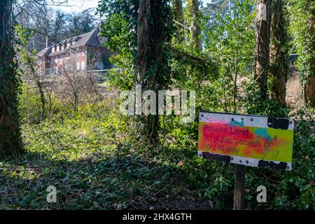 Robertson House, ein verlassenes altes Treloar Hospital-Gebäude, das früher ein Krankenschwestern-Haus war, Alton, Hampshire, England, Großbritannien Stockfoto