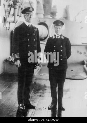 Tod des königlichen Schiffs. Ein Foto, das auf Befehl von H.M. dem König aufgenommen wurde.Admiral Sir Henry Hervey Campbell, Groom-in-Waiting to the King und früher ein Schiffsgenosse seiner Majestät, starb in London an einer Bronchialpneumonie, nachdem er sich während der Dreharbeiten mit dem König in Sandringham im letzten Monat erfreundete. Er war 67 Jahre alt.Foto zeigt: Ein Bild, das auf Befehl von S.M. dem König aufgenommen wurde und den verstorbenen Admiral Sir Henry Campbell mit S.R.H. dem Prinz von Wales (dem er Gouverneur war) an Bord von H.M.S Hindustan zeigt. Dieses Foto wurde am letzten Tag der Marine-Karriere des Prinzen aufgenommen. 13. Februar 1933. (Foto von bis Stockfoto