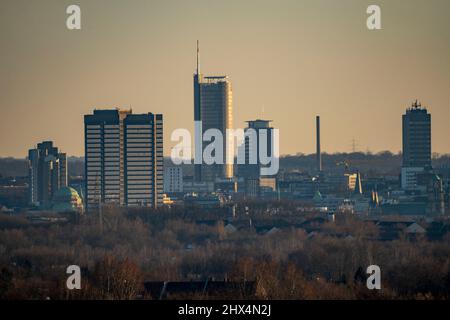 Skyline der Stadt Essen, Rathaus, RWE Tower, NRW, Deutschland, Stockfoto