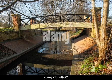 Intime Landschaft des Flusses Wandle im Beddington Park, Greater London, England Stockfoto