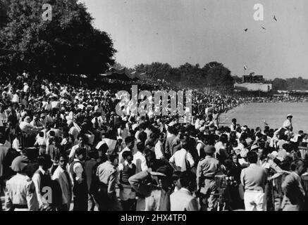 Das erste inoffizielle Testspiel zwischen Indien und dem Commonwealth XI begann am Freitag, dem 11. November 1949, in Neu-Delhi. Das Touristenteam gewann den Wurf. Livingstone erklärte seine erste Innings bei 608 Durchläufen für 8 Wickets, die am Ende des Spiels am 12. November erzielt wurden. Indien erzielte 255 Runs für 5 Wickets am 13. November und am 14. November bei den ersten Innings lag die Gesamtzahl Indiens bei 291. Als die zweiten Innings begannen, hatte das indische Team knapp 317 Runs, um eine Innings-Niederlage zu vermeiden. Wenn 165 für 3 Wickets läuft. 25. Januar 1950. Stockfoto