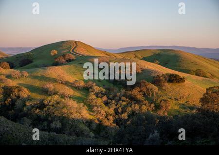 Blick von der Südstraße, die vom Mt.Diablo in Nordkalifornien, USA, herabkommt. Stockfoto