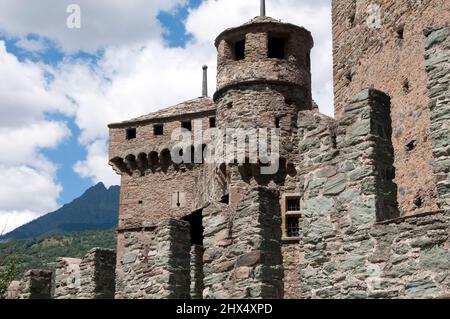 Nebenstraßen Norditalien - Drive 1, Nebenstraßen Norditalien, Italien, Aostatal, Burgtürme, Schloss Fenis Stockfoto