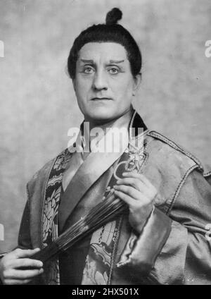 Gregory Stroud, beliebte Gilbert und Sullivan Opera Baritone, treten am Samstag im Theatre Royal in der Rolle des Pish-Tush in „The Mikardo“ auf. 12. Januar 1936. (Foto von Lafayette). Stockfoto