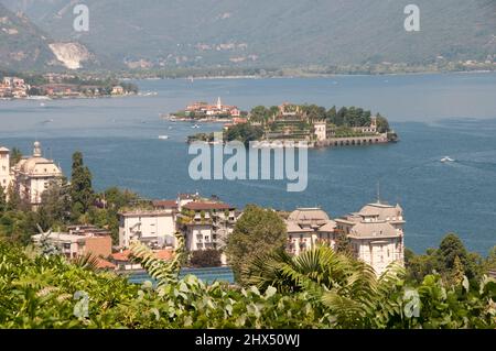 Nebenstraßen Norditalien - Drive 3, Nebenstraßen Norditalien, Italien, Piemonte, Lago Maggiore, Blick auf die Borromäischen Inseln vom Monte Mottarone Stockfoto