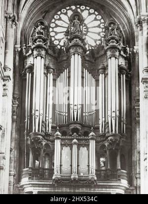 Restaurierung der berühmten Orgel: Die Orgel in der Kirche St. Eustache in Paris wurde nach sechs Jahren Stille neu gestaltet. Obwohl sich das äußere Erscheinungsbild heiß verändert hat, wurden die gesamten Innenrohre und der Mechanismus repariert und gereinigt. Es wurde von Kardinal Verdier, Erzbischof von Paris, eingeweiht und es wurde ein spezielles Orgelkonzert gegeben. Unser Bild zeigt eine Nahaufnahme der Orgel. 26. April 1932. Stockfoto