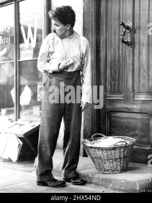 Charles Chaplin in „The Great Dictator“ mit Paulette Goddard, Jack Oakie, Reginald Gardner, Billie Gilbert, Henry Daniell, Maurice Moscovich. 15. November 1940. (Foto von United Artists Corp). Stockfoto