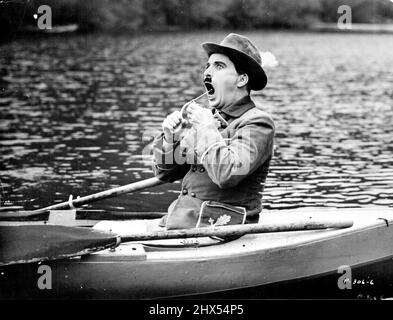 Charles Chaplin in „The Great Dictator“ mit Paulette Goddard, Jack Oakie, Reginald Gardner, Billie Gilbert, Henry Daniell, Maurice Moscovich. 19. Oktober 1940. (Foto von United Artists Corp). Stockfoto