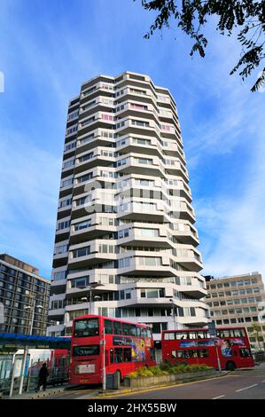 No.1 Croydon (ehemals der NLA Tower), eines der bekanntesten Wahrzeichen von Croydon, East Croydon, England, Großbritannien. Architekt: Richard Seifert & Partners Stockfoto