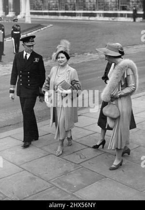 Präsident von Frankreich besucht das Royal Naval College -- die Königin mit Madame Auriol bei ihrem Besuch beim König und Präsidenten von Frankreich, am heutigen Nachmittag beim Royal Naval College in Greenwich. 09. März 1950. (Foto von Daily Mirror). Stockfoto