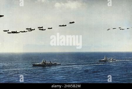 Kombinierte Flotte durchläuft Pre-Navy Day Übungen -- Flugzeuge und schwere Kreuzer ***** Jüngste Manöver im Pazifik ***** Die Küste Kaliforniens durch die kombinierte Flotte ***** States Navy, in Vorbereitung auf Navy ***** Am 27.. Oktober zu beobachten. 15. November 1939. (Foto von Wide World Photo). Stockfoto