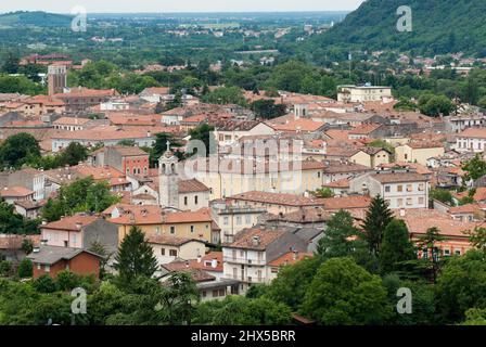 Slowenisch-italienische Grenze, Ansicht von Gorizia auf der italienischen Seite, von Nova Gorica in Slowenien Stockfoto