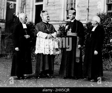 Bishop Fox (RC). Goldenes Jubiläum des St. Josephs College. L an R: Bro Provinzbischof Kelly; Dr. Fox, Bischof von ***** Forbes Bro Dennis. 1. November 1931. Stockfoto