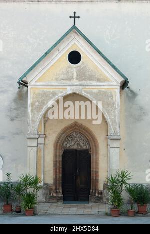 Slowenien, Skofja Loka, Kirche des hl. Jakobus, Eingang Stockfoto