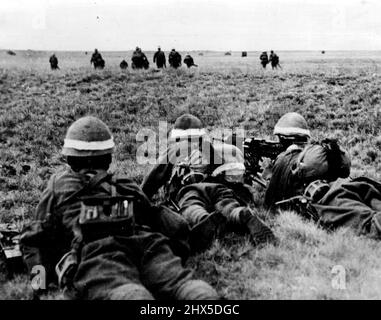 Erstes Bild, Sowjet-Mongolen, Japs Battle : Hier ist das erste Bild, das die Vereinigten Staaten erreicht hat und das japanische Truppen im Einsatz gegen sowjetische mongolische Truppen im Despate-Grenzgebiet an der äußersten mongolischen Grenze nahe dem Bor-See (Buir Nor) zeigt. Die Kämpfe, die am 11. Mai begannen, wüteten bitterlich, und Schätzungen zufolge wurden Tausende von Toten getötet. In dieser Umgebung werden großangelegte Luftschlachten beschrieben. 27. Juni 1939. (Foto von Acme Photo). Stockfoto