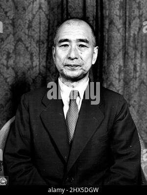 Angeblicher großer japanischer Kriegsverbrecher: Shigetaro Shimada, ehemaliger Admiral, Navy-Minister unter Tojo im Jahr 1941 und Mitglied des Obersten kriegsrats im Jahr 1944, steht vor dem Internationalen Militärgerichtshof für den Fernen Osten, Tokio, Japan, vor Gericht. 27. August 1947. (Foto von Skinner, U.S. Army Signal Corps). Stockfoto