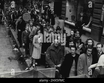 Queues - Baby Sonstiges 12. Februar 1945. Stockfoto