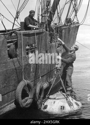 'Niagara' - Auch Bergungsszenen - Merchant Shipping. 24. Februar 1942. Stockfoto