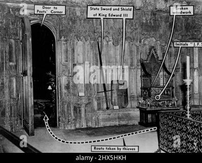 Von der britischen Westminster Abbey -- Eine große landesweite Suche wird durchgeführt, um den historischen Krönungsstein zu finden, der am Weihnachtsmorgen vom Zunder des Krönungsstuhls in der Londoner Westminster Abbey gestohlen wurde, wo er 650 Jahre lang ruhte. Schottische Nationalisten werden verdächtigt. Der Stein wurde 400 Jahre lang zur Krönung schottischer Könige verwendet, bevor er 1296 von König Edward I. nach London gebracht wurde. Der Tatort. Der Stein wurde vom Krönungsstuhl (rechts) gestohlen. Neu geschnitzte Initialen J.F.S. auf dem Stuhl könnten ein Hinweis sein. Ein Vorschlag ist, dass die Initialen für Gerechtigkeit stehen Stockfoto