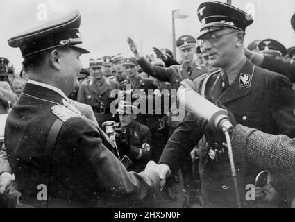 Göring Kommt In Wien An. Bei Ankunft im REW Reifhs ***** In Wien wird Feldmarschall Göring von Dr. Seyss-Inquart, Gouverneur von Österreich, begrüßt. Goering nimmt an einem ***** Teil Kampagne in Österreich. 1. März 1938. (Foto von Keystone). Stockfoto