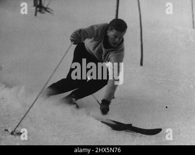 Olympische Winterspiele Norwegens - Stein Eriksen, der Sieger des Riesenslaloms der Männer, wurde während der Eröffnungsveranstaltungen der Olympischen Spiele in Oslo in Aktion gesehen. Seine Zeit war 2min. 25 für die 1000 Meter. 18. Februar 1952. Stockfoto